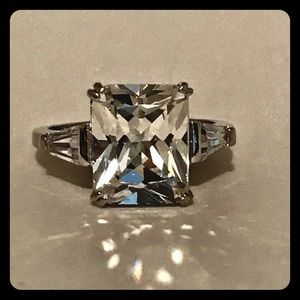STUNNING .925 Silver 8Ct Emerald Cut CZ Ring